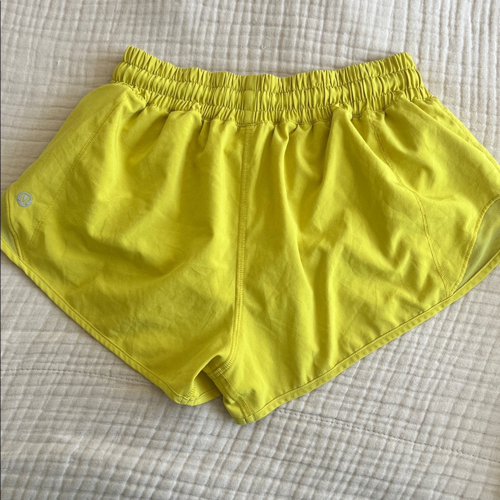 Lululemon Hotty Hot Shorts 2.5” - Picture 2 of 4